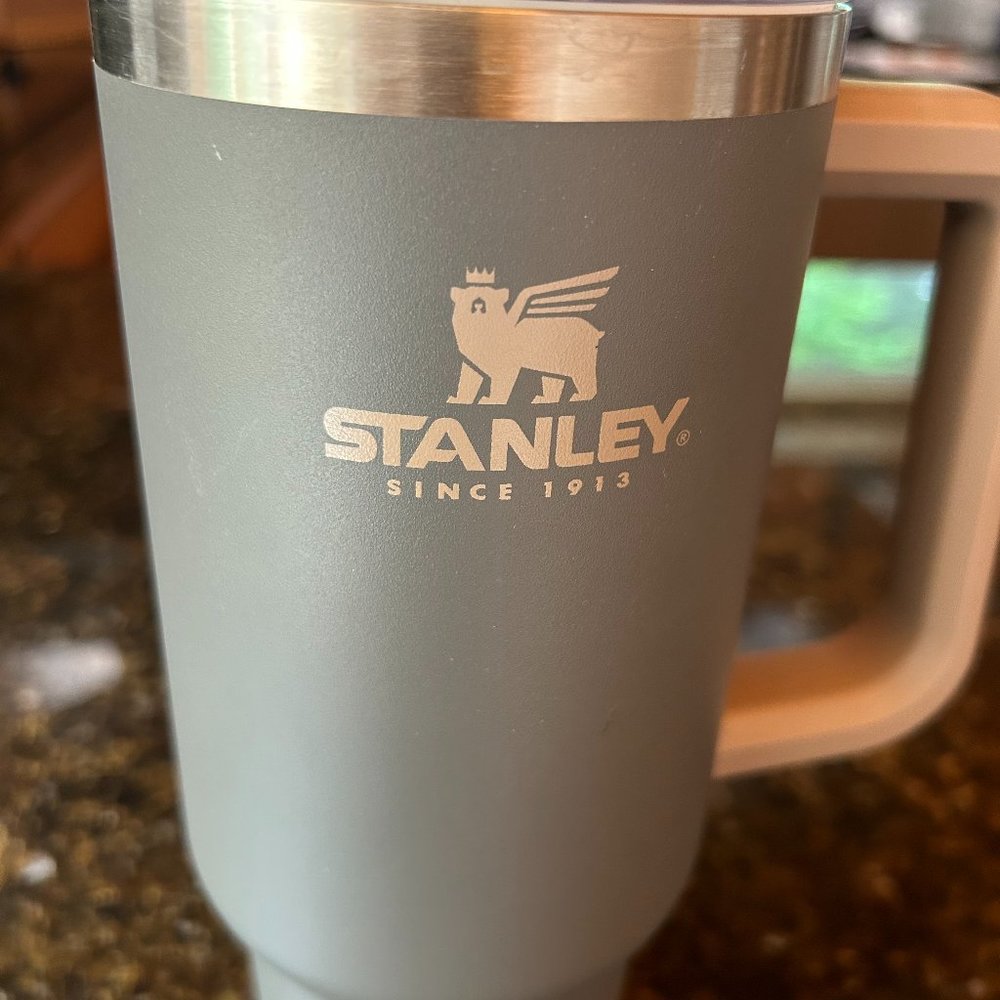 BRAND NEW! Stanley Adventure Vacuum Quencher Tumbler 40 fl oz Charcoal